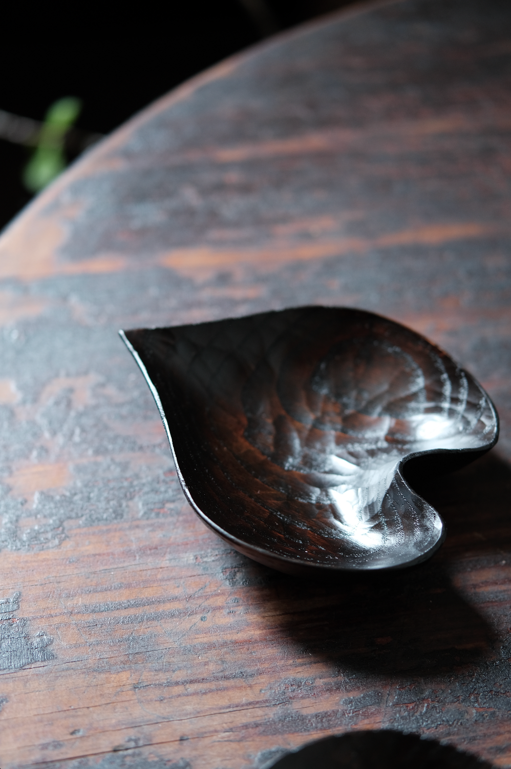 BACKORDER | Urushi Small Leaf Bowl